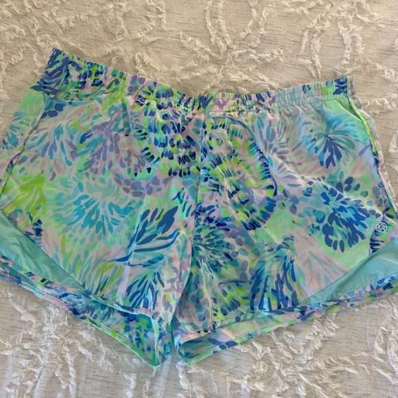 Lilly Pulitzer Ocean Trail shorts XL - Picture 1 of 1